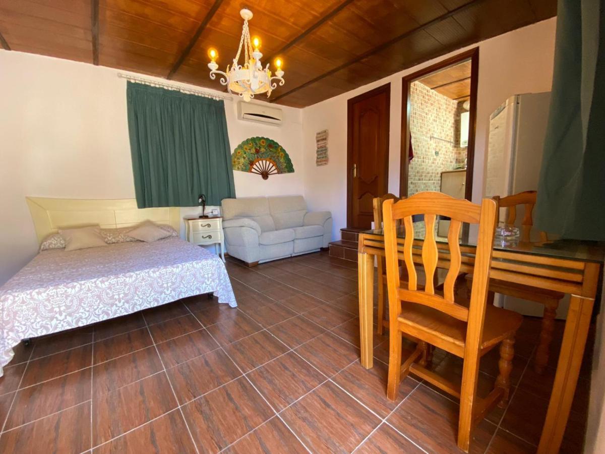 Estudio Coqueto Con Cocina, Bano Y Piscina De Temporada Compartida, A 8Km De Cordoba, En Plena Sierra,By Trassierrarooms Εξωτερικό φωτογραφία